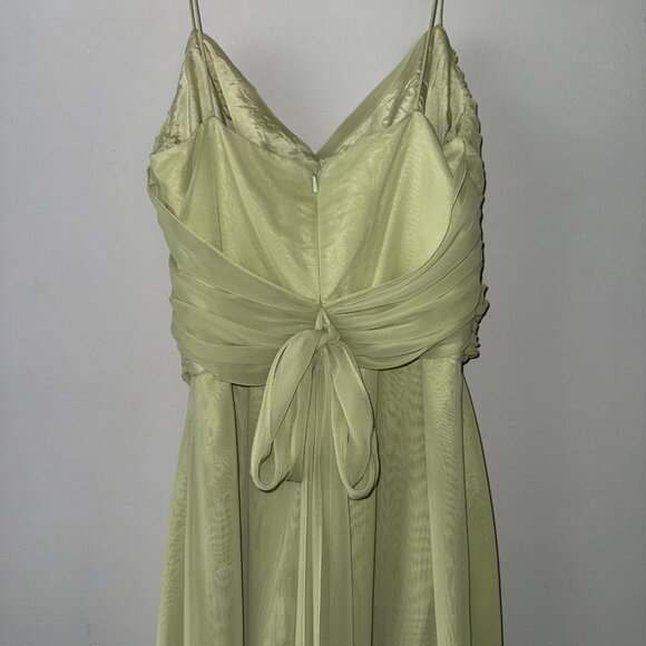 Vera Wang Maids Light Green Sleeveless V-Neck Formal Midi Length Flowy Dress - Picture 3 of 6